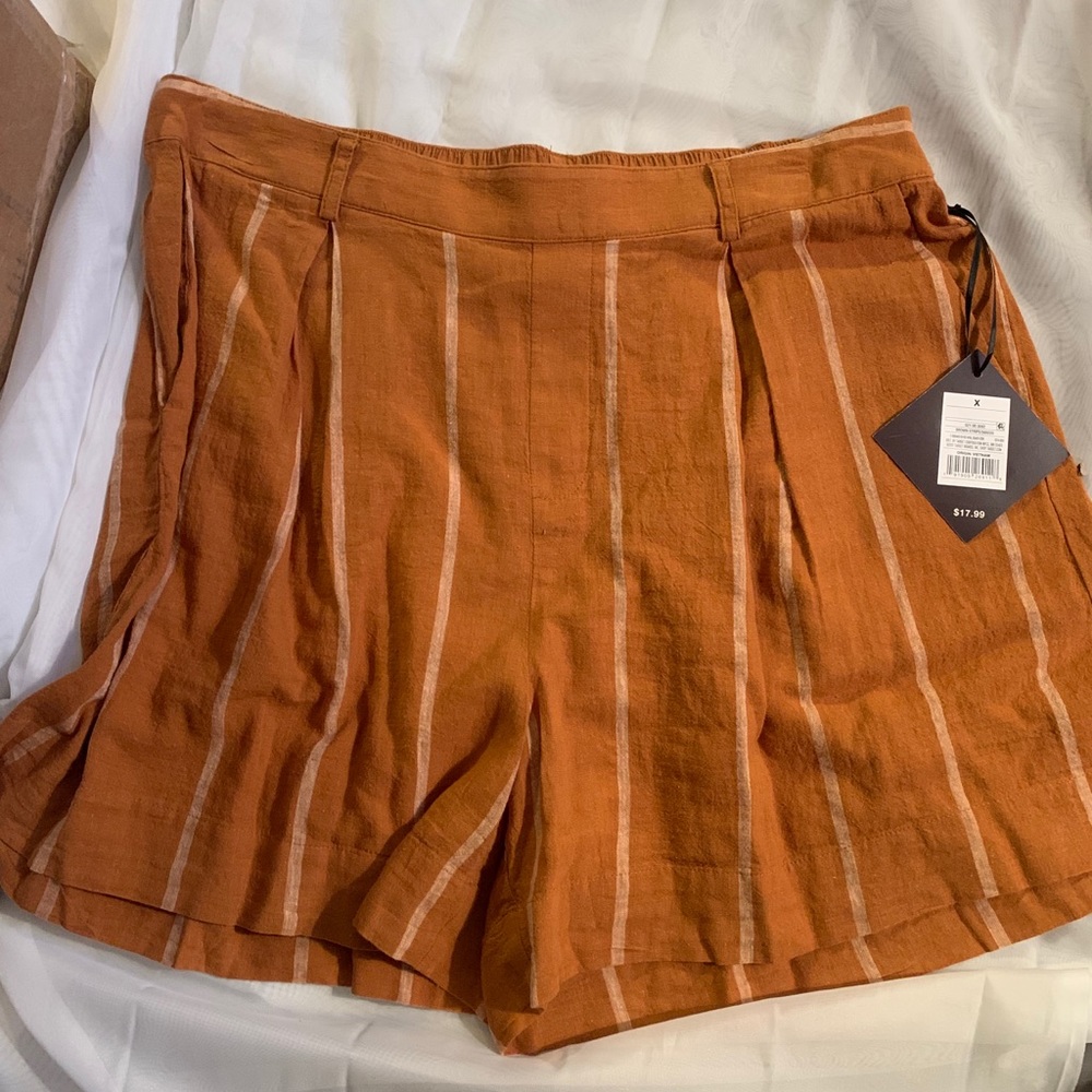 Brown plus size shorts 🩳.